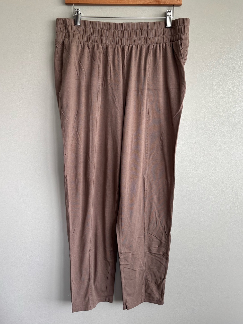 AnyBody Lounge Cozy Knit Joggers Women’s Medium Brown